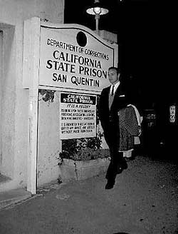 Marlon Brando outside San Quentin in 1960