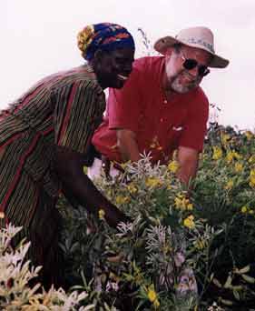 Pedro Sanches works with a Western Kenyan farmer 