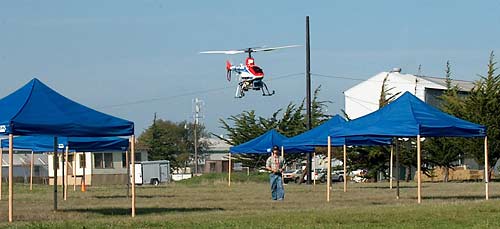 Robotic helicopter flies through urban canyon mockup