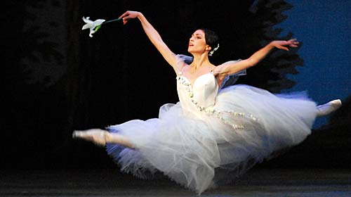Nina Ananiashvili dances Giselle