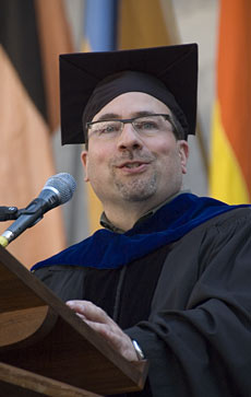 Craig Newmark speaks an convocation