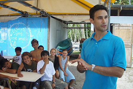 Brad Balukjian teaches Tahitian students