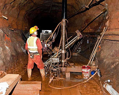 Extracting core samples in the former mine