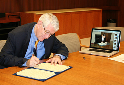 Chancellor Birgeneau signs agreement with University of Tokyo